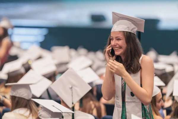 élève du dual diploma double bac lors de la remise de diplôme 2024